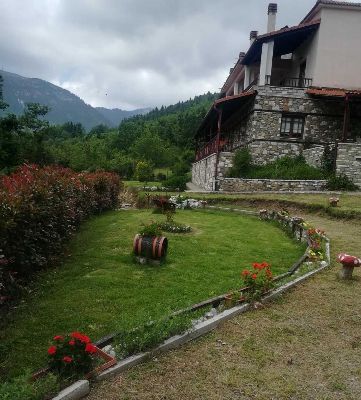 Evilion Traditional Inn Plakoton Exterior photo